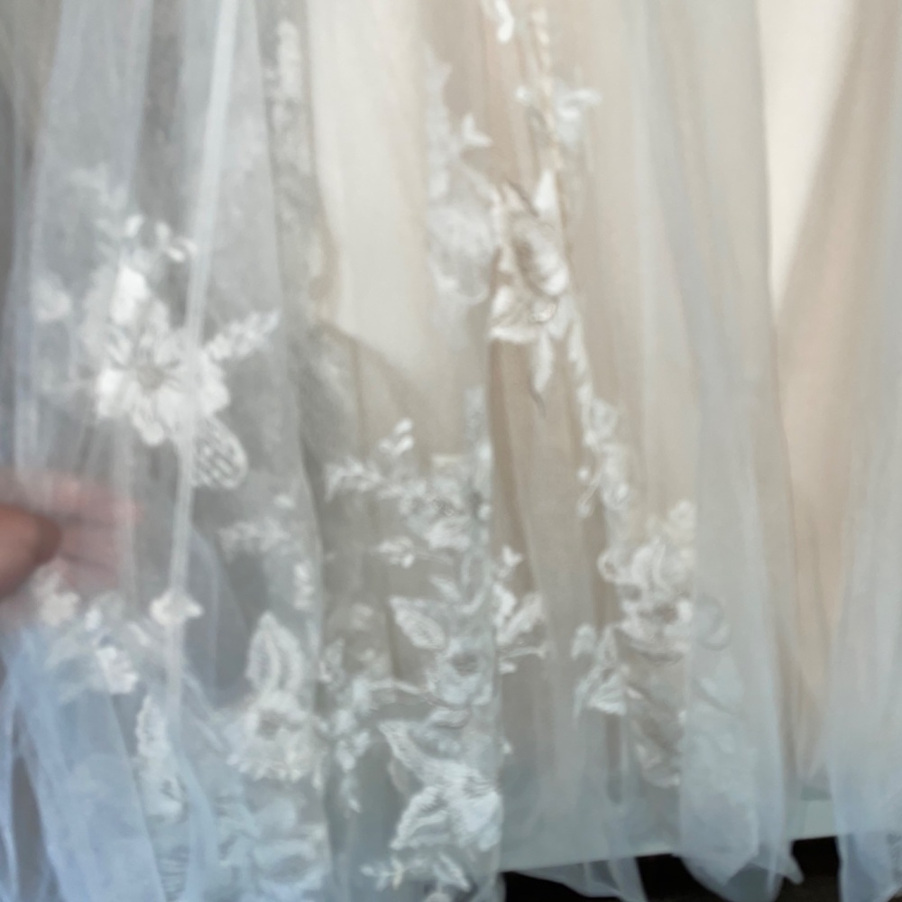 Flowy Lace Melissa Sweet Wedding Dress - Picture 7 of 12